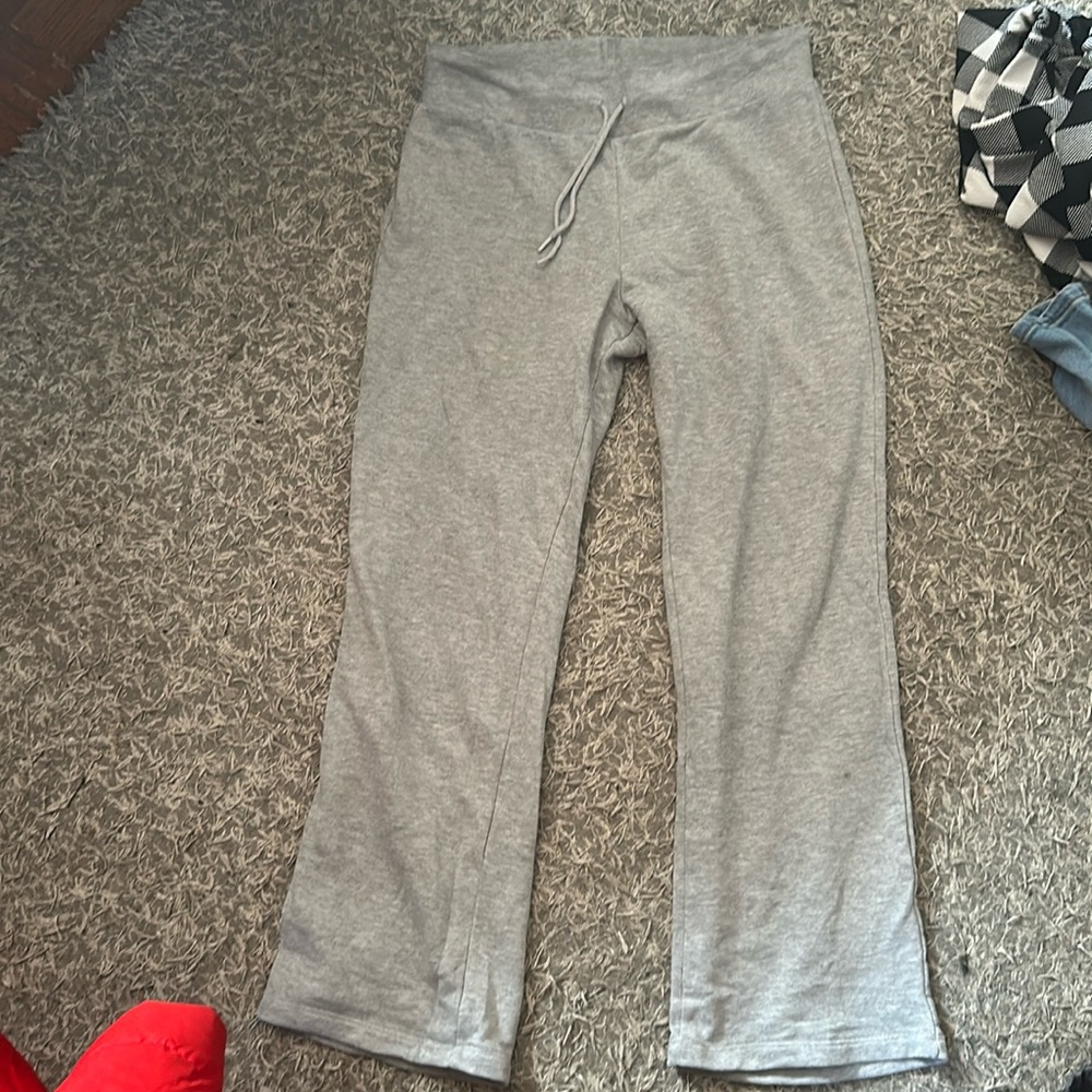 grey sweatpants